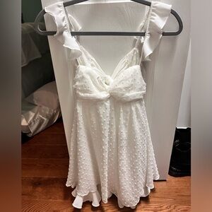 Cute mini dress perfect for summer! Only worn once or twice! Great material.